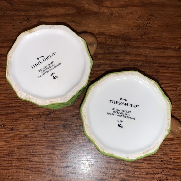 2 Threshold Christmas Tree Mugs - Picture 5 of 10